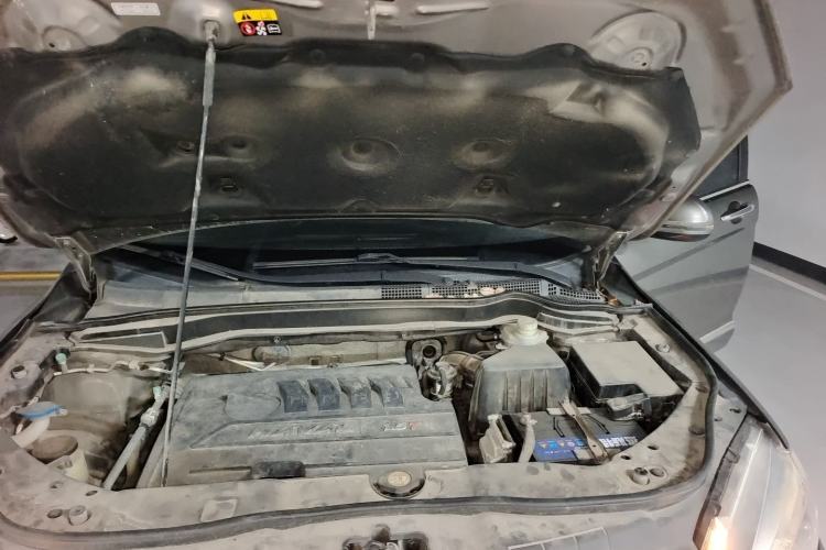 Used Haval H6 2014 Upgraded Model 1.5T Manual Two-Wheel Drive Elite Version Engine Bay