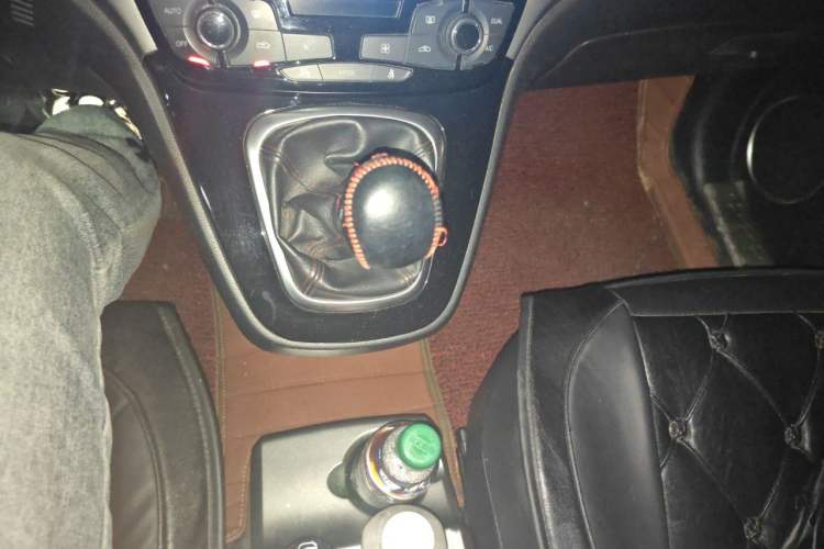 Used Haval H6 2014 Sport Version 1.5T Manual Two-Wheel Drive Elite Edition Gear Lever