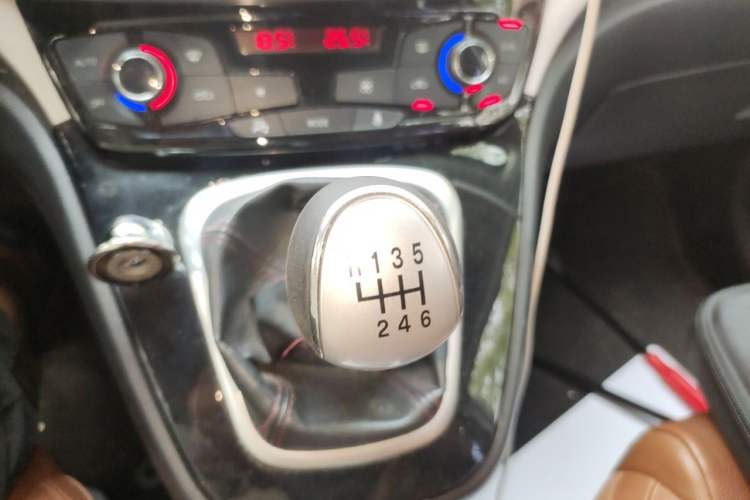 Used Haval H6 2014 Sport Version 1.5T Manual Two-Wheel Drive Elite Edition Gear Lever