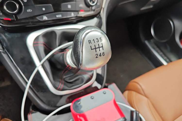 Used Haval H6 2014 Sport Version 1.5T Manual Two-Wheel Drive Elite Edition Gear Lever