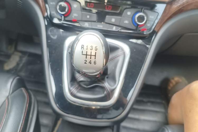 Used Haval H6 2014 Sport Version 1.5T Manual Two-Wheel Drive Elite Edition Gear Lever