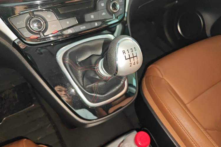Used Haval H6 2014 Sport Version 1.5T Manual Two-Wheel Drive Elite Edition Gear Lever