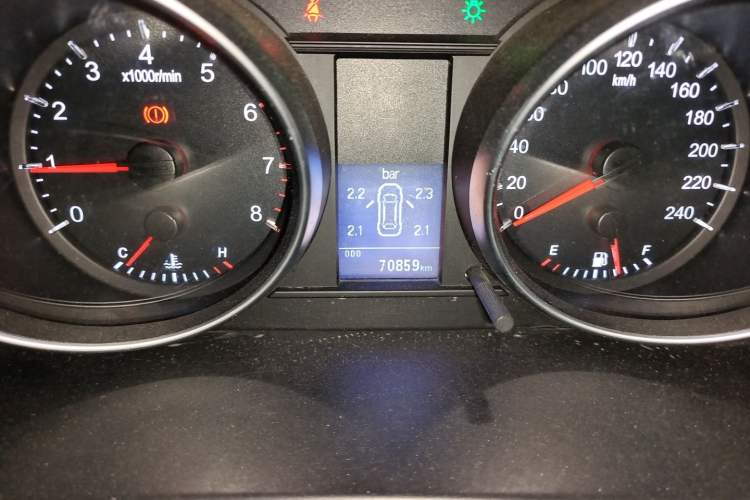 Used Haval H6 2014 Upgraded Model 1.5T Manual Two-Wheel Drive Elite Version Odometer Close Up