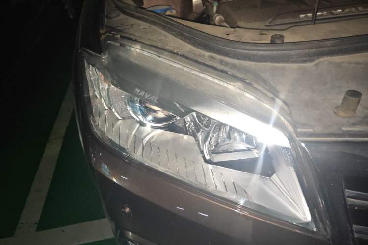 Used Haval H6 2014 Sport Version 1.5T Manual Two-Wheel Drive Elite Edition Right Front Headlight