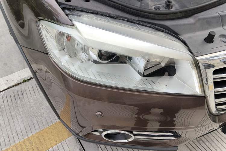 Used Haval H6 2014 Sport Version 1.5T Manual Two-Wheel Drive Elite Edition Right Front Headlight
