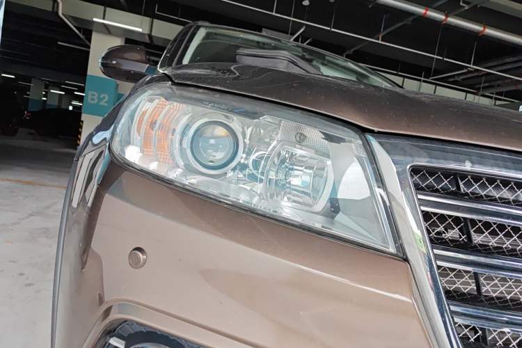 Used Haval H6 2014 Sport Version 1.5T Manual Two-Wheel Drive Elite Edition Right Front Headlight