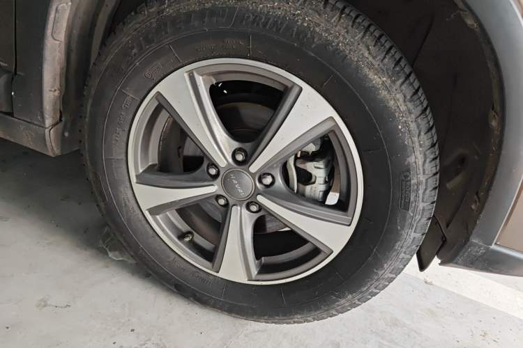 Used Haval H6 2014 Sport Version 1.5T Manual Two-Wheel Drive Elite Edition Right Front Wheel Hub