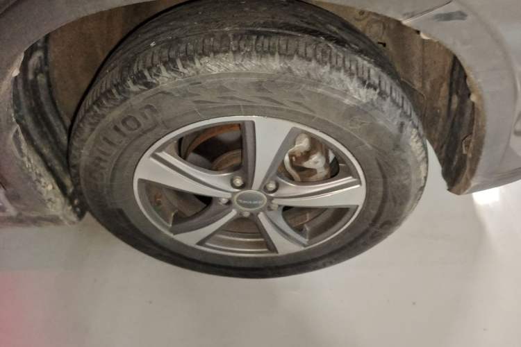 Used Haval H6 2014 Upgraded Model 1.5T Manual Two-Wheel Drive Elite Version Right Front Wheel Hub