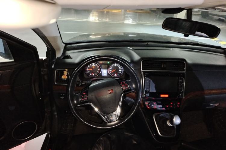 Used Haval H6 2014 Upgraded Model 1.5T Manual Two-Wheel Drive Elite Version Steering Wheel