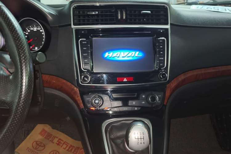 Used Haval H6 2014 Upgraded Model 1.5T Manual Two-Wheel Drive Elite Version Audio And AC Panel