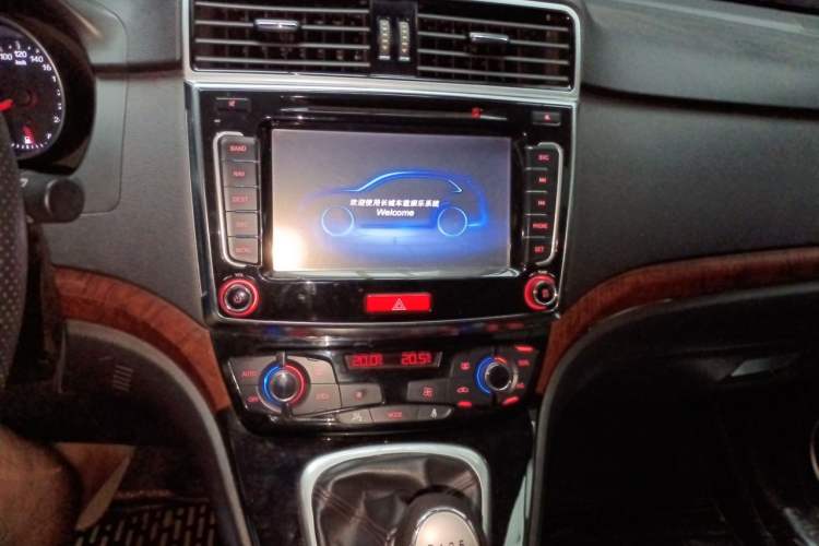 Used Haval H6 2014 Upgraded Model 1.5T Manual Two-Wheel Drive Elite Version Audio And AC Panel