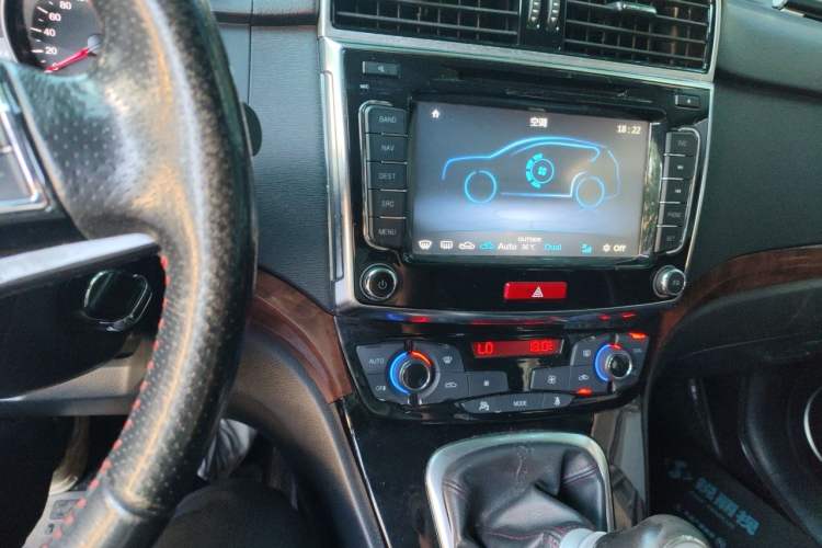 Used Haval H6 2014 Sport Version 1.5T Manual Two-Wheel Drive Elite Edition Audio And AC Panel