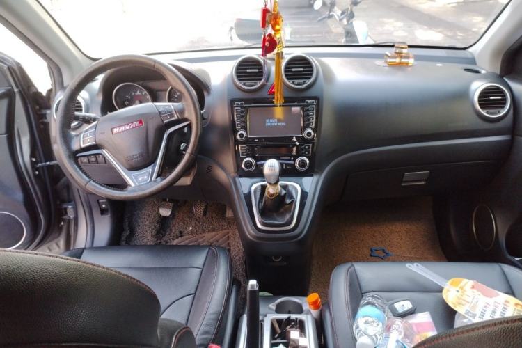 Used Haval H6 2014 Upgraded Model 1.5T Manual Two-Wheel Drive Elite Version Center Console