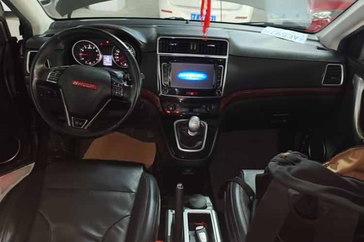 Used Haval H6 2014 Upgraded Model 1.5T Manual Two-Wheel Drive Elite Version Center Console