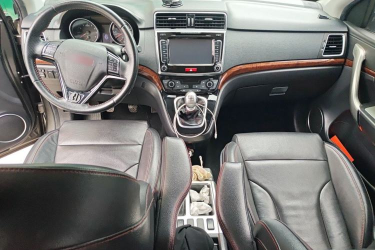 Used Haval H6 2014 Sport Edition 1.5T Manual 4x4 Elite Model Center Console