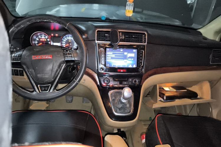 Used Haval H6 2014 Sport Version 1.5T Manual Two-Wheel Drive Elite Edition Center Console