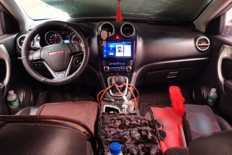 Used Haval H6 2014 Upgraded Model 1.5T Manual Two-Wheel Drive Elite Version Center Console