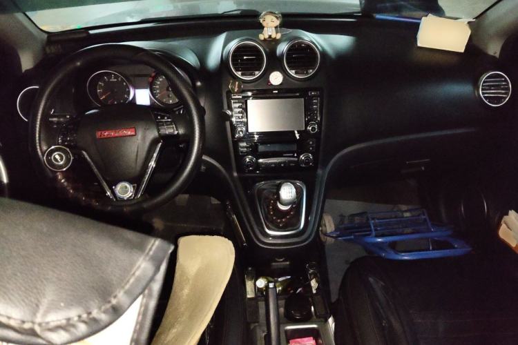 Used Haval H6 2014 Upgraded Model 1.5T Manual Two-Wheel Drive Elite Version Center Console