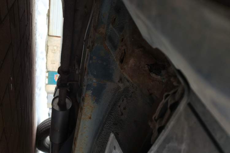 Used Haval H6 2014 Upgraded Model 1.5T Manual Two-Wheel Drive Elite Version Chassis Front Left