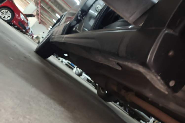 Used Haval H6 2014 Upgraded Model 1.5T Manual Two-Wheel Drive Elite Version Chassis Front Right