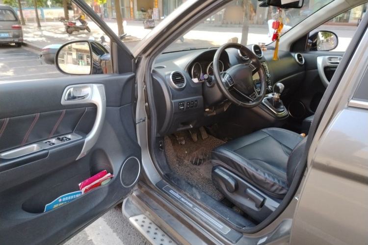 Used Haval H6 2014 Upgraded Model 1.5T Manual Two-Wheel Drive Elite Version Driver Seat