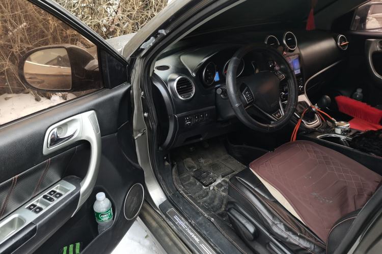 Used Haval H6 2014 Upgraded Model 1.5T Manual Two-Wheel Drive Elite Version Driver Seat