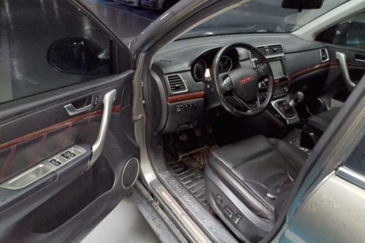 Used Haval H6 2014 Upgraded Model 1.5T Manual Two-Wheel Drive Elite Version Driver Seat