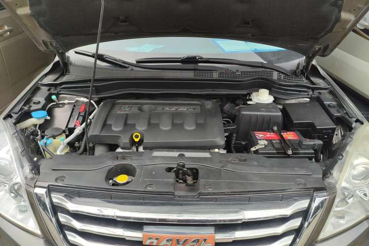 Used Haval H6 2014 Upgraded Model 2.0T Diesel Manual Two-Wheel Drive Urban Version Engine Bay