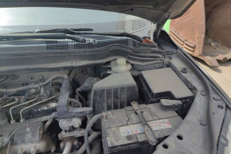 Used Haval H6 2014 Sport Edition 2.0T Diesel Manual Two-Wheel-Drive Elite Model Engine Bay Left