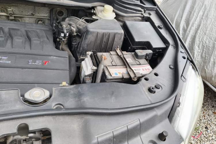 Used Haval H6 2014 Sport Version 1.5T Manual Two-Wheel Drive Elite Edition Engine Bay Left
