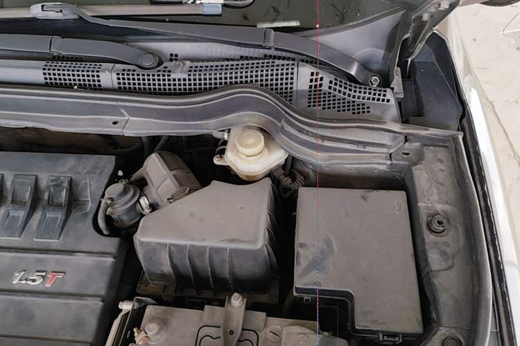 Used Haval H6 2014 Sport Version 1.5T Manual Two-Wheel Drive Elite Edition Engine Bay Left
