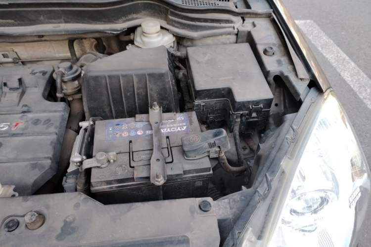 Used Haval H6 2014 Upgraded Model 1.5T Manual Two-Wheel Drive Elite Version Engine Bay Left