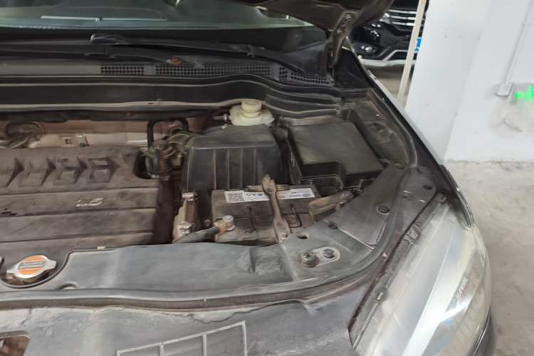 Used Haval H6 2014 Upgraded Model 1.5T Manual Two-Wheel Drive Elite Version Engine Bay Left