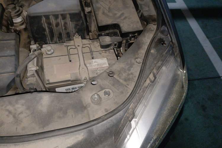 Used Haval H6 2014 Sport Version 1.5T Manual Two-Wheel Drive Elite Edition Engine Bay Left