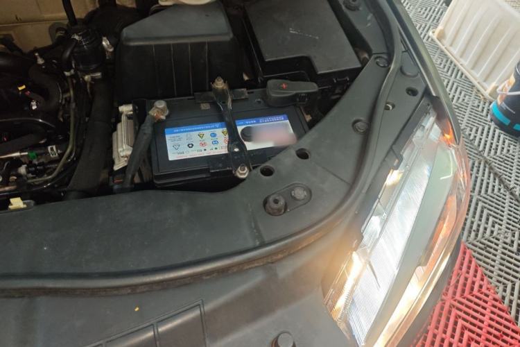 Used Haval H6 2014 Sport Version 1.5T Manual Two-Wheel Drive Elite Edition Engine Bay Left
