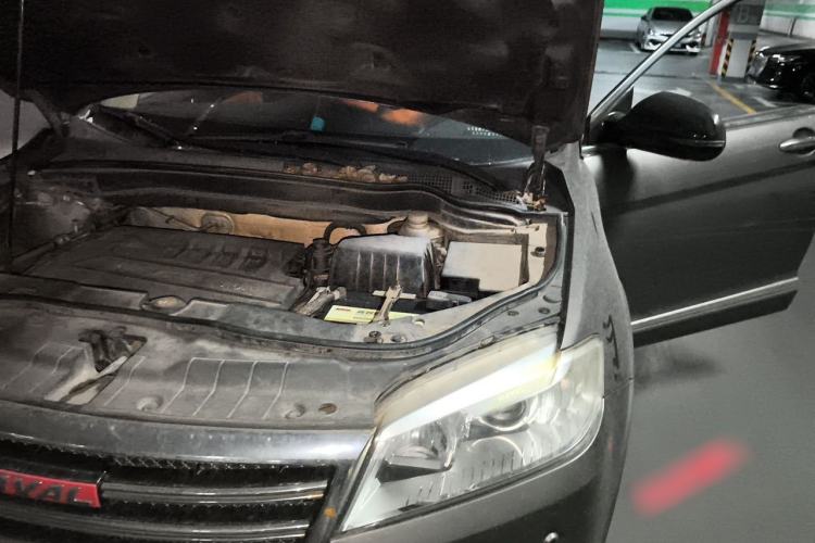 Used Haval H6 2014 Sport Version 1.5T Manual Two-Wheel Drive Elite Edition Engine Bay Left