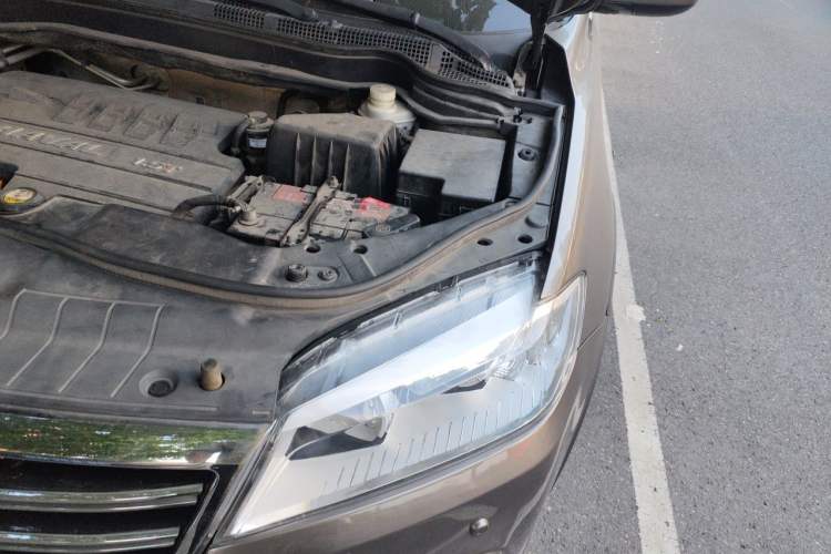 Used Haval H6 2014 Sport Version 1.5T Manual Two-Wheel Drive Elite Edition Engine Bay Left