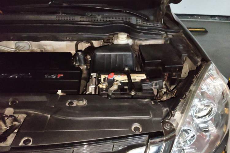 Used Haval H6 2014 Upgraded Model 1.5T Manual Two-Wheel Drive Elite Version Engine Bay Left