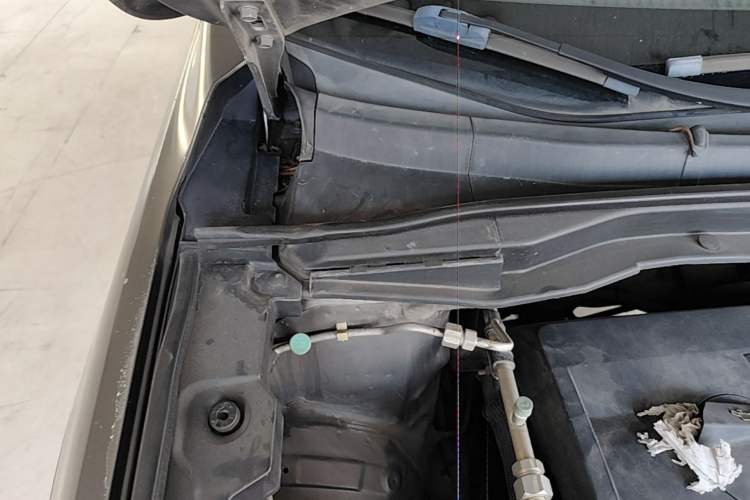 Used Haval H6 2014 Sport Version 1.5T Manual Two-Wheel Drive Elite Edition Engine Bay Right