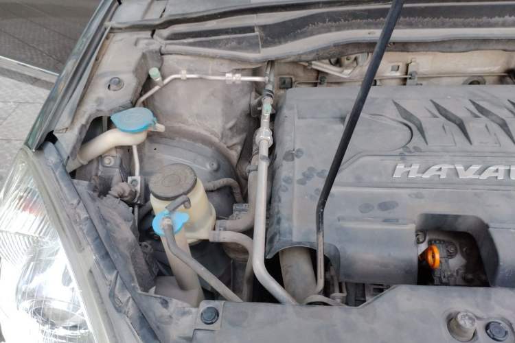 Used Haval H6 2014 Upgraded Model 1.5T Manual Two-Wheel Drive Elite Version Engine Bay Right