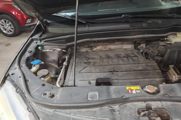 Used Haval H6 2014 Upgraded Model 1.5T Manual Two-Wheel Drive Elite Version Engine Bay Right