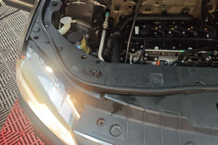 Used Haval H6 2014 Sport Version 1.5T Manual Two-Wheel Drive Elite Edition Engine Bay Right