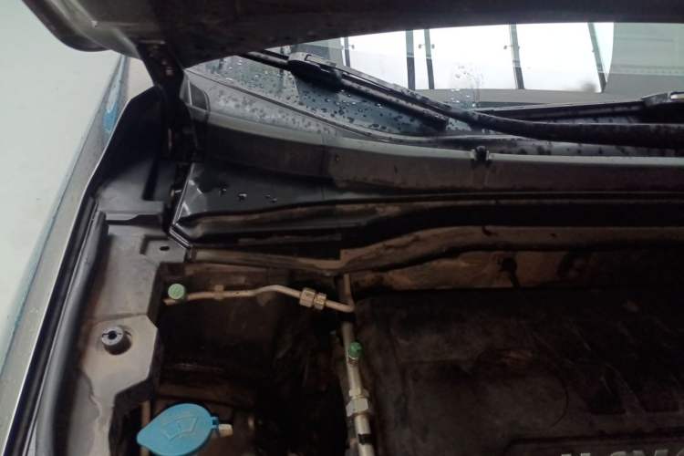 Used Haval H6 2014 Upgraded Model 1.5T Manual Two-Wheel Drive Elite Version Engine Bay Right