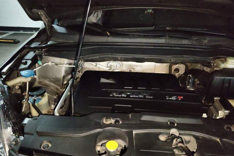 Used Haval H6 2014 Upgraded Model 1.5T Manual Two-Wheel Drive Elite Version Engine Bay Right