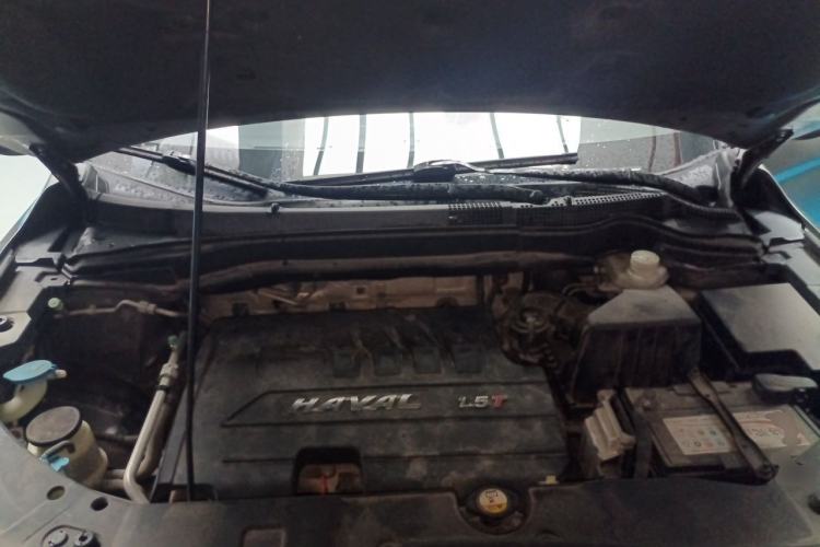 Used Haval H6 2014 Upgraded Model 1.5T Manual Two-Wheel Drive Elite Version Engine Bay