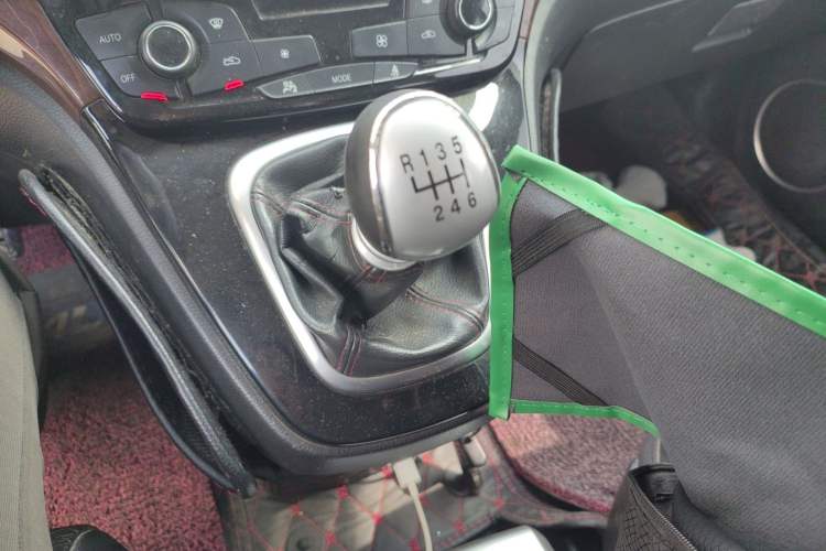 Used Haval H6 2014 Sport Edition 2.0T Diesel Manual Two-Wheel-Drive Elite Model Gear Lever