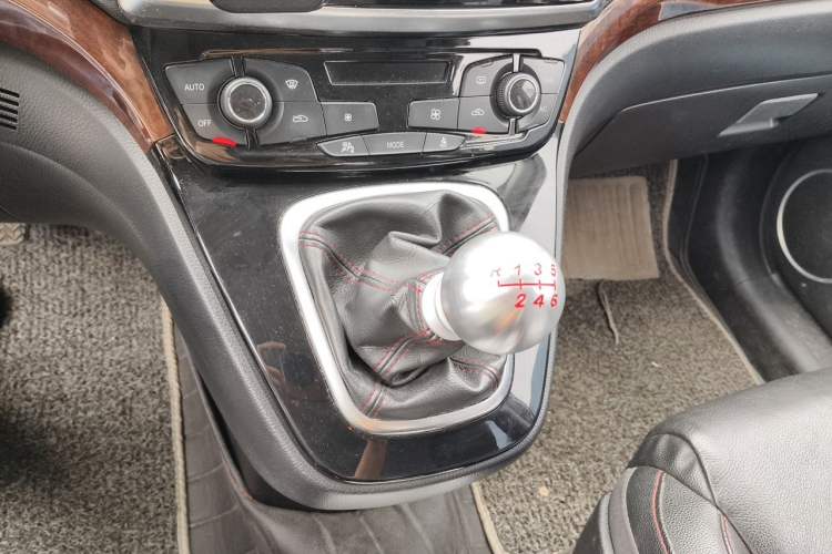 Used Haval H6 2014 Sport Version 1.5T Manual Two-Wheel Drive Elite Edition Gear Lever