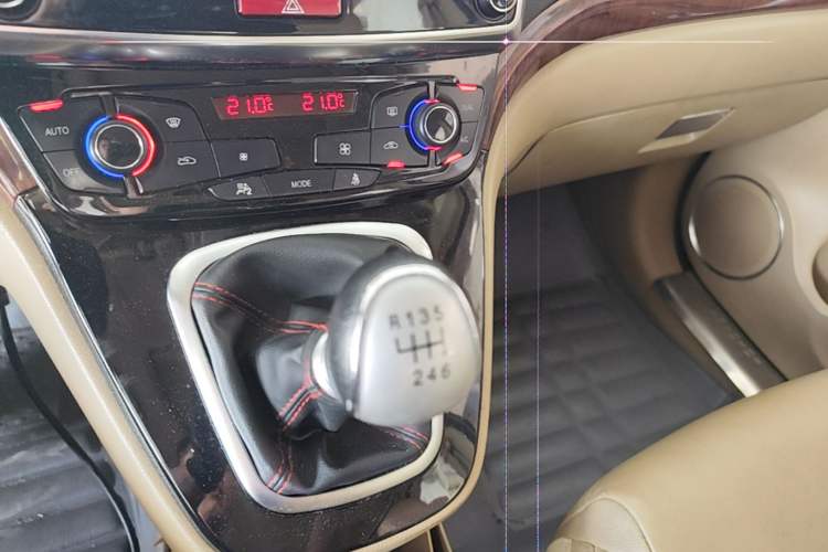 Used Haval H6 2014 Sport Version 1.5T Manual Two-Wheel Drive Elite Edition Gear Lever