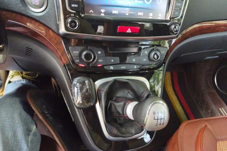 Used Haval H6 2014 Sport Version 1.5T Manual Two-Wheel Drive Elite Edition Gear Lever