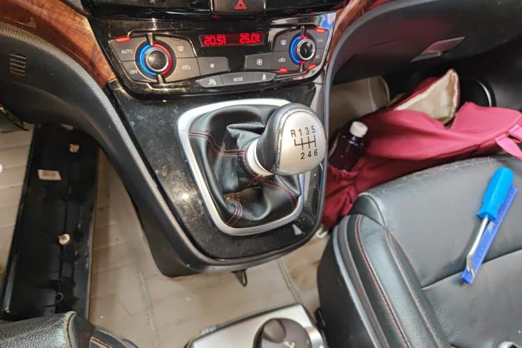 Used Haval H6 2014 Sport Version 1.5T Manual Two-Wheel Drive Elite Edition Gear Lever